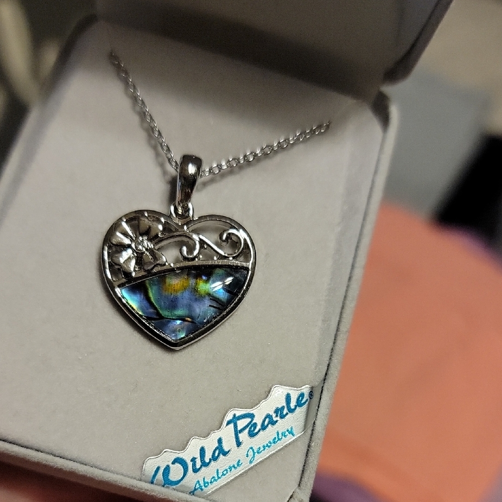 Wild Pearl Silver Heart Necklace with Iridescent Inlay